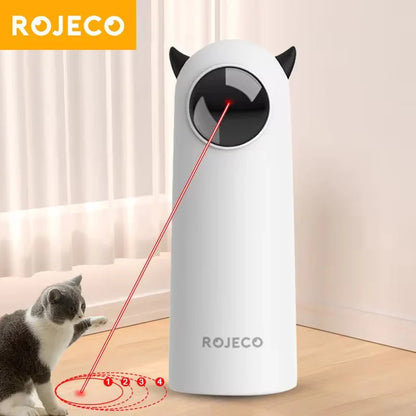 Gato jugando con juguete interactivo de láser LED